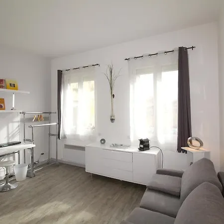- Place Pey-berland Bordeaux